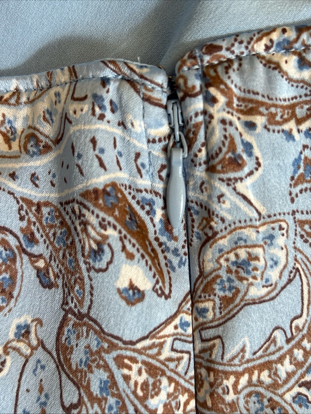 Hollister Blue Brown Paisley High Rise Mini Skirt Side Slit XS Lined Satin Y2K - Picture 4 of 11